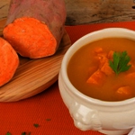 Süßkartoffelsuppe mit Knoblauch-Croutons